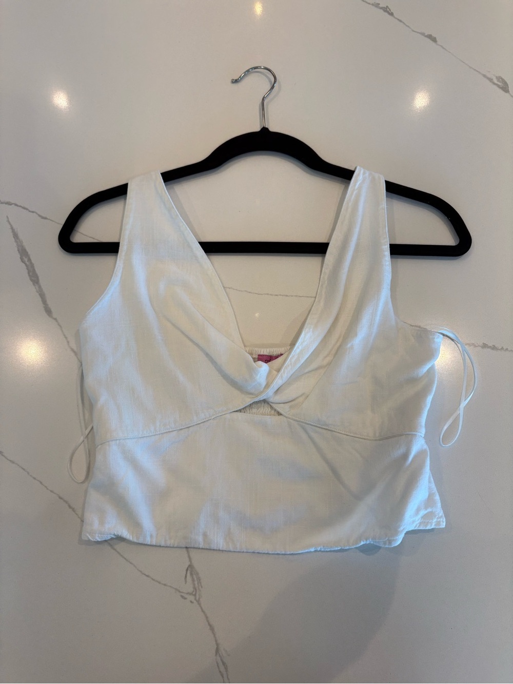 Francesca’s White V-Neck Sleeveless Crop Top